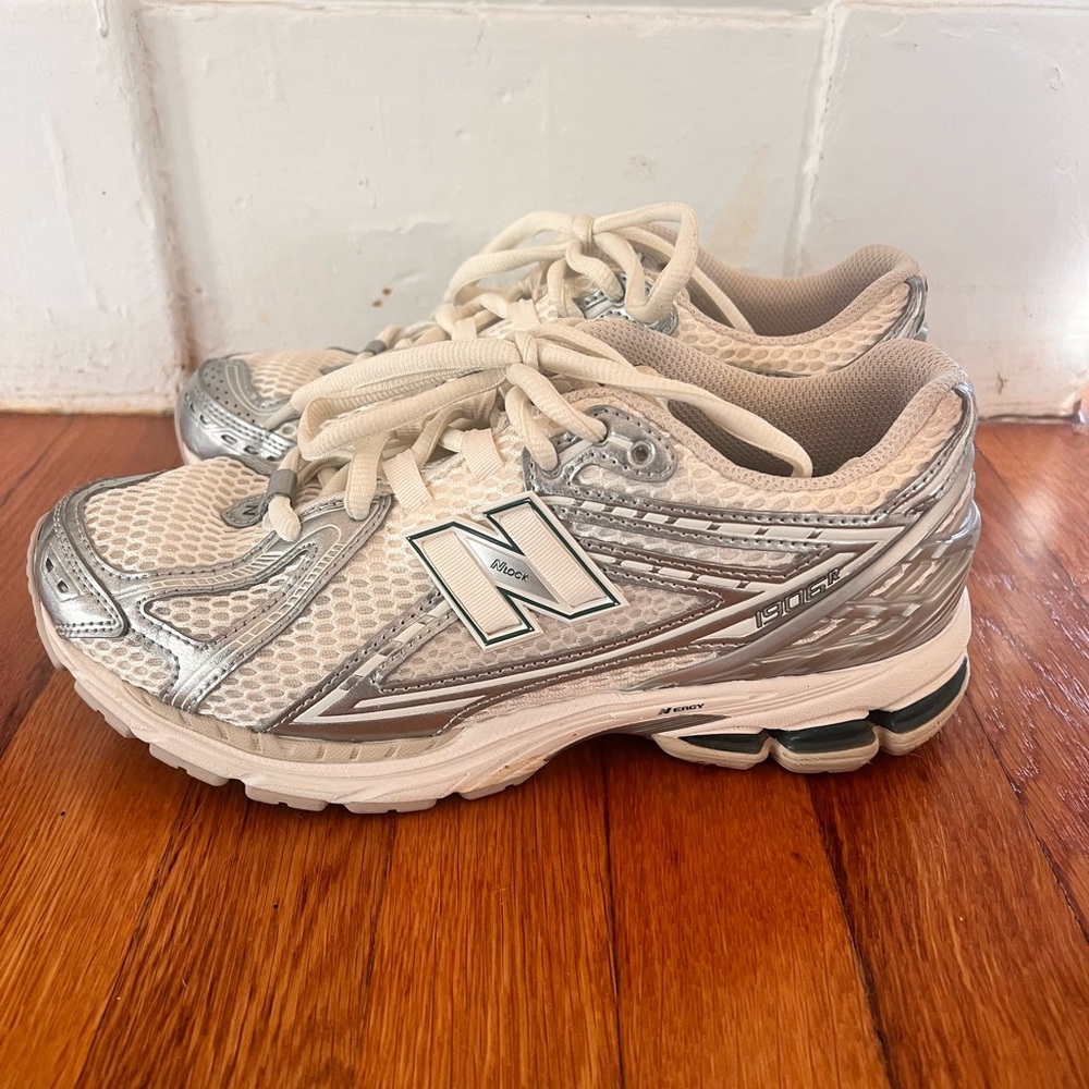 New Balance 1906R - Silver Metallic - Women’s 8.5